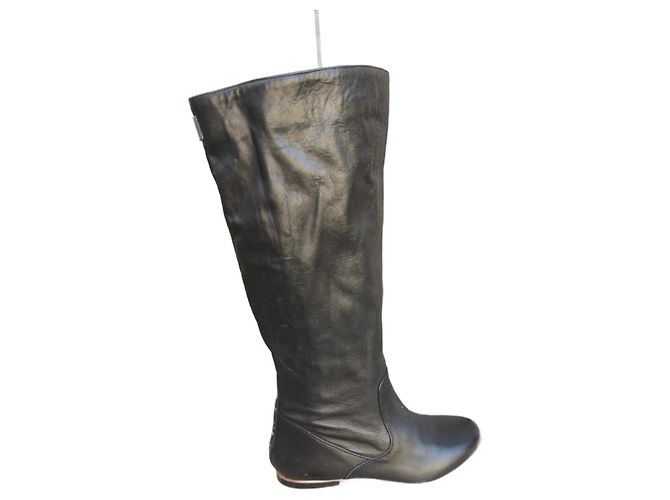 Botas Diesel de couro preto com tachas