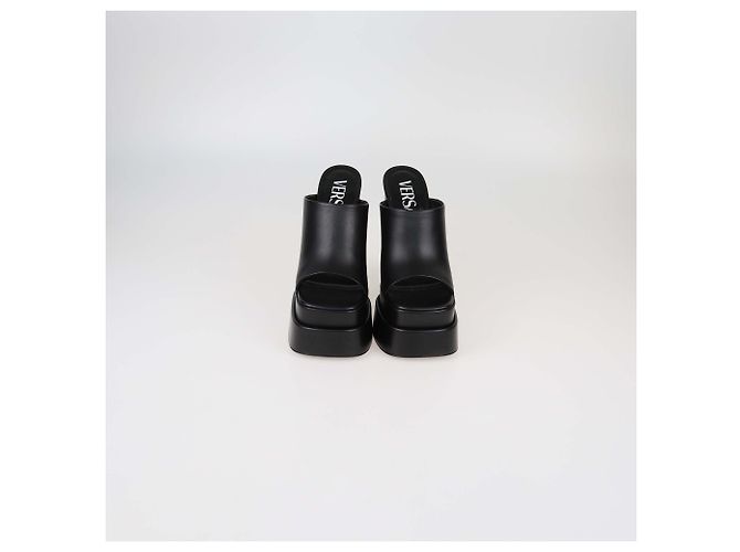 Mules de dupla plataforma em couro preto Versace