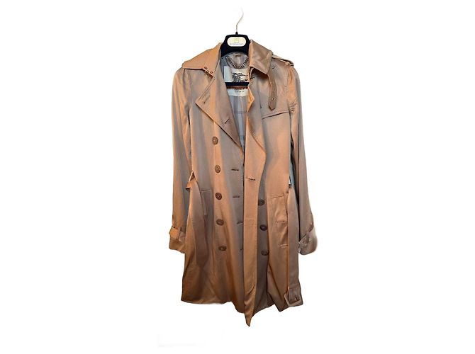 Gabardina Burberry de seda beige