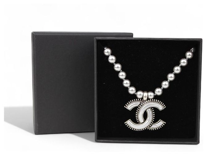 CC Perlen Metall Email Grau Halskette Chanel
