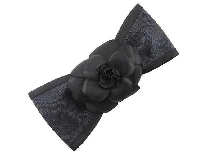 Barrette en ruban Camélia de Chanel