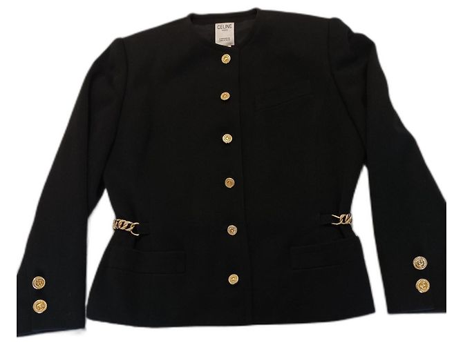 Céline Wolljacke in Schwarz