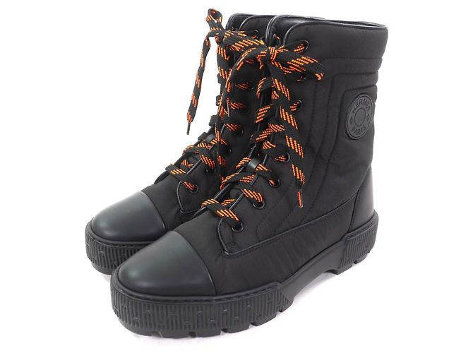 Botas Curtas Hermès em Couro de Bezerro Preto
