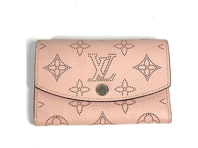 Carteira compacta Anae em Mahina Monogram da Louis Vuitton Rosa