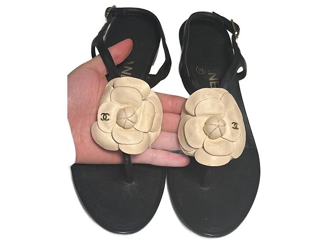 Chanel Sandalen aus schwarzem Leder