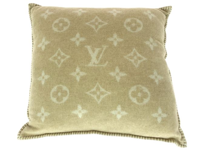Louis Vuitton 2023 Autumn/Winter Monogram Cushion White Beige