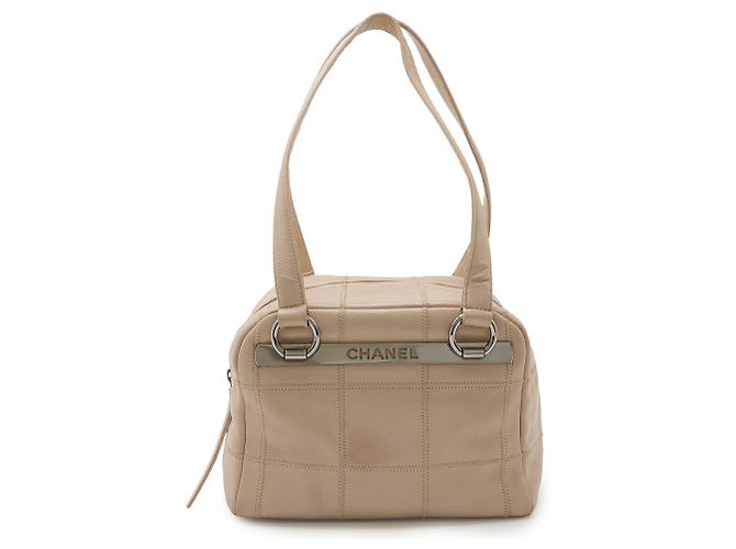 Bolsa de ombro Chanel em forma de barra de chocolate Bege