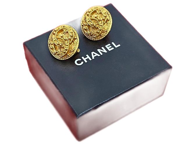 Brincos Coco Mark da Chanel Dourado Metálico