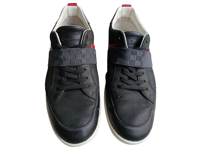 Louis Vuitton Herren Sneaker aus Leder Schwarz 41