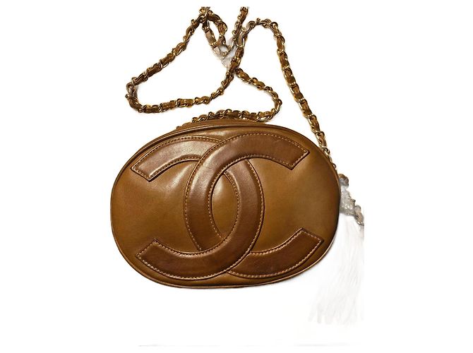 Sac à main Chanel en cuir ovale camel
