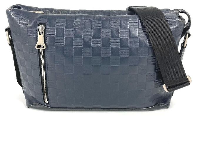 Bolsa Messenger PM Damier Infini da Louis Vuitton Preto Azul marinho