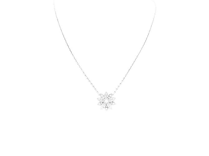 Pendente Van Cleef & Arpels, "Lotus", oro bianco e diamanti.