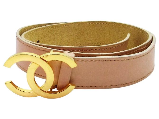 Cinto de cintura em couro de bezerro marrom claro com logo CC dourado da Chanel Castanho claro