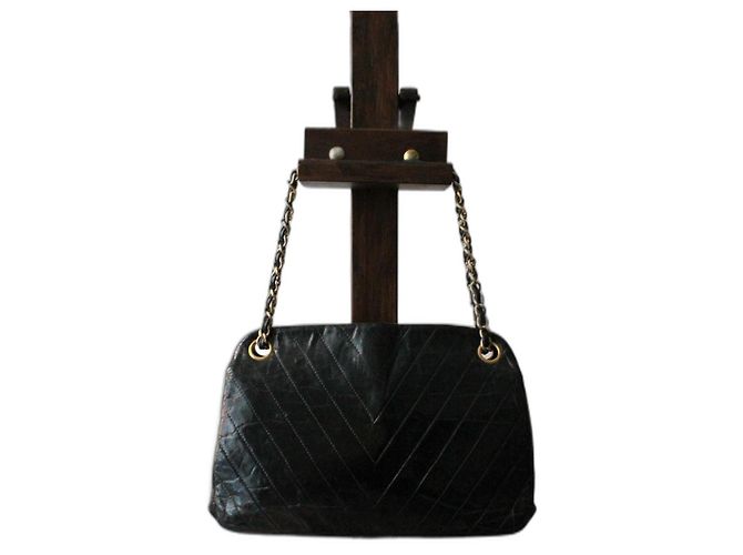 Chanel Vintage Chevron Modell schwarze Lederhandtasche
