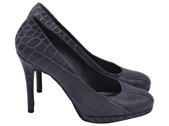 Stuart Weitzman Embossed Pumps in Grey Leather