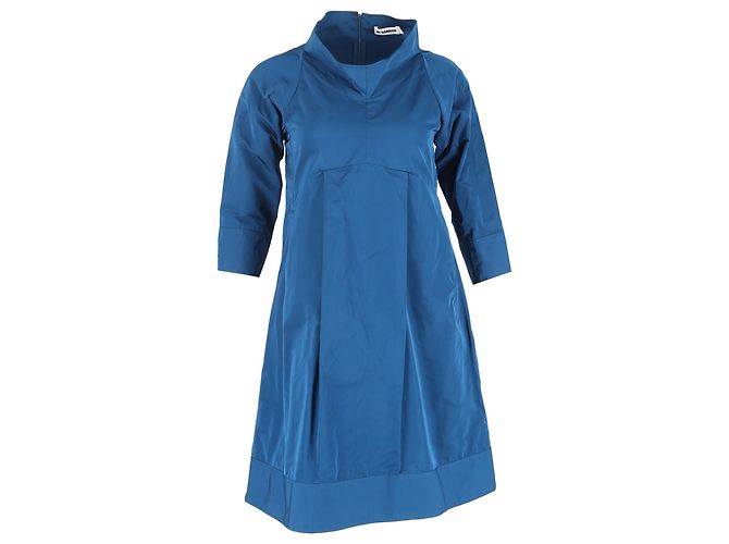Abito in cotone blu navy con colletto alto e maniche 3/4 di Jil Sander, lunghezza al ginocchio