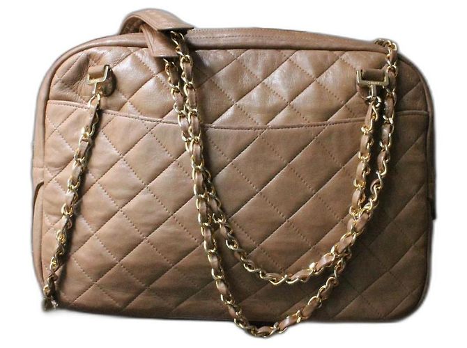 Bolsa Chanel Modelo Câmera em Couro Bege