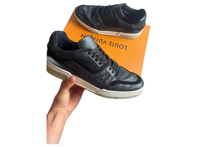 Baskets Louis Vuitton en cuir noir