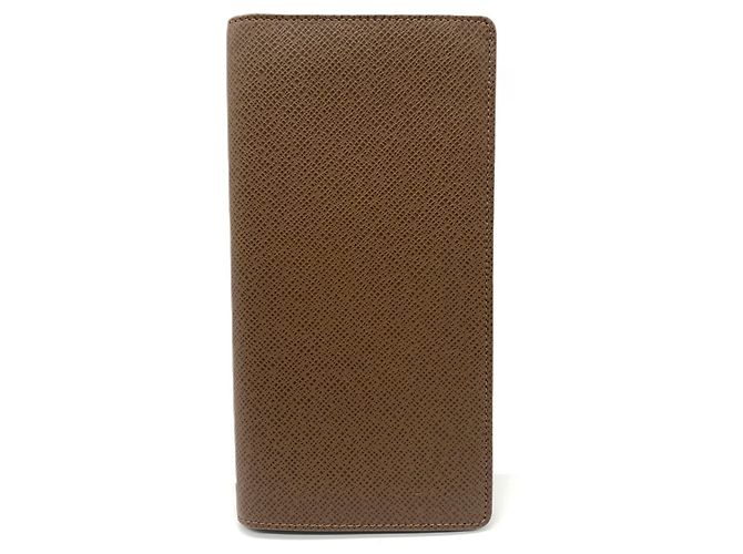 Louis Vuitton Taiga Brazza Brown Bifold Geldbörse Braun