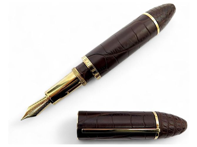 NUEVA PLUMA LOUIS VUITTON CARGO DE CUERO DE COCODRILO Castaño