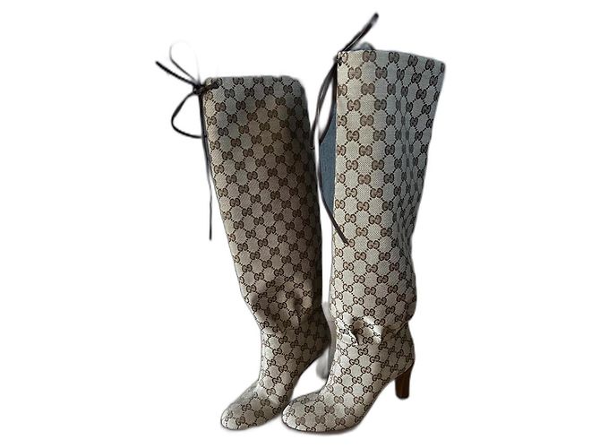 Botas Gucci acima do joelho Creme