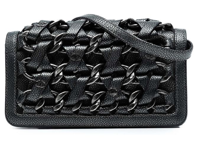 Clutch de caviar metálico preto CC entrelaçado com corrente e alça da Chanel