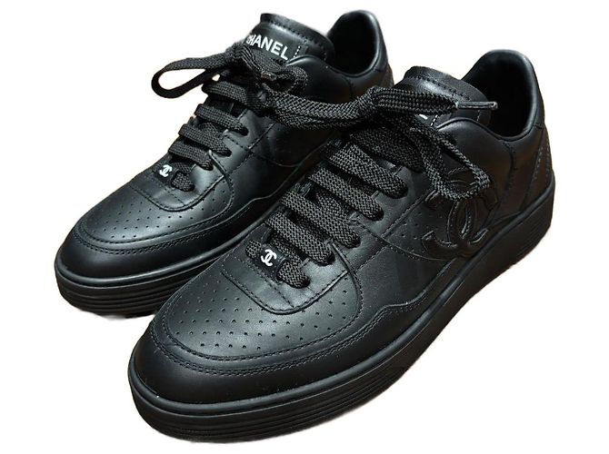 Baskets en cuir noir Chanel 37