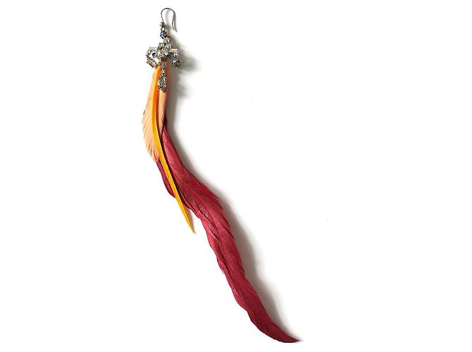Pendiente único de plumas y cristales Prada Primavera 2014 Roja