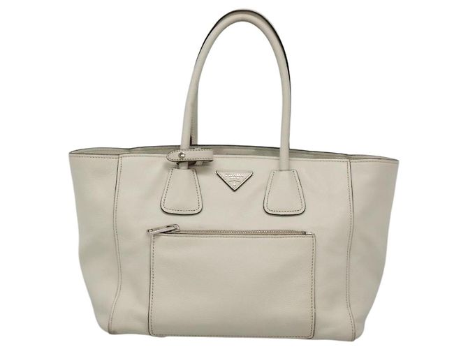 Bolsa tote conversível Prada com bolso frontal em Vitello Daino Branco