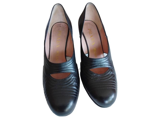Prada Pumps aus schwarzem Leder 8cm Absatz