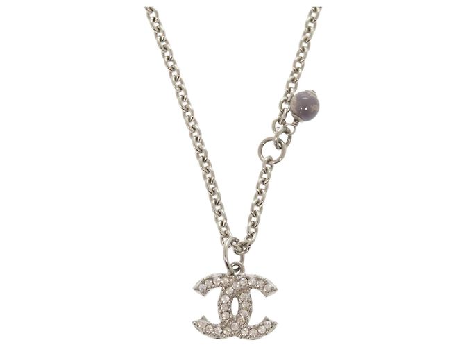 Chanel Coco Mark Metall-Halskette mit Strass und Kunstperlen in Silber