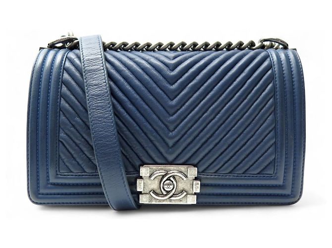 CHANEL BOY MEDIUM 25 CM CHEVRON BLAU LEDER HANDTASCHE