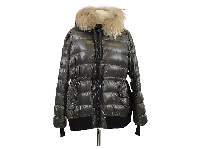 Jaqueta puffer com capuz de nylon e pele Moncler verde exército