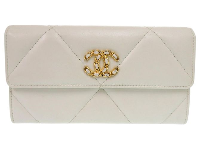 Cartera Larga Chanel 19 en Piel de Cordero Blanco