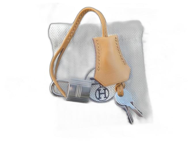 Hermès bell and lock, brand new, 2 keys and dustbag, Hermès Kelly bag, Birkin. Brown 