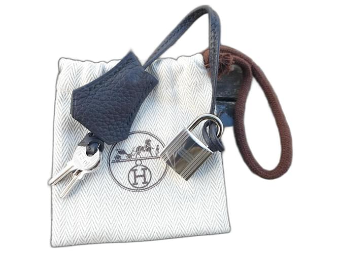 Hermès clochette with lock and 2 keys, dustbag, new black togo leather, Kelly bag, Birkin 