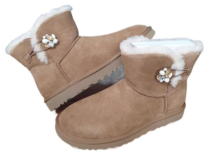 Botas Ugg Pearl Gem Bling em pele de veado marrom