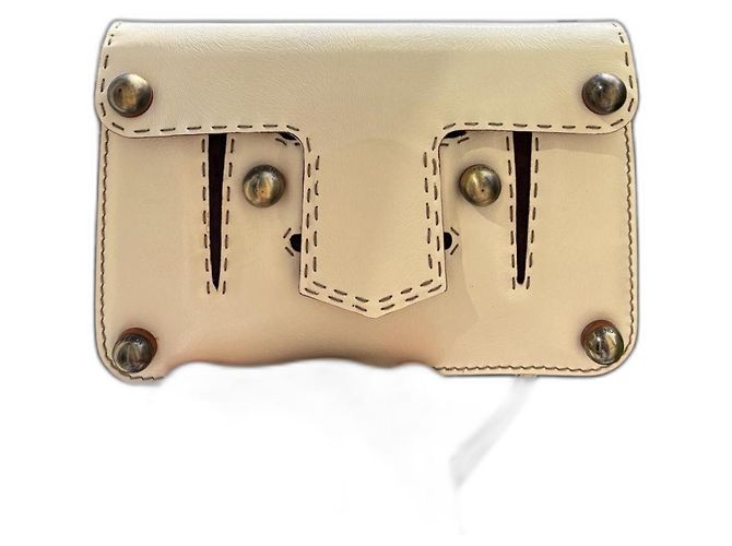 Bolsa Fendi de couro cor eggshell Fora de branco