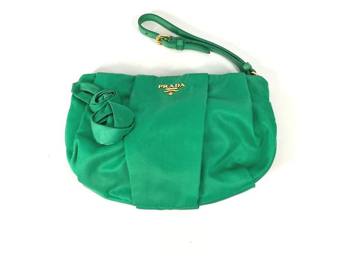 Bolsa de maquiagem em nylon verde Prada