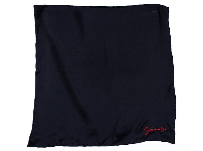 Givenchy, lenço preto com bordado