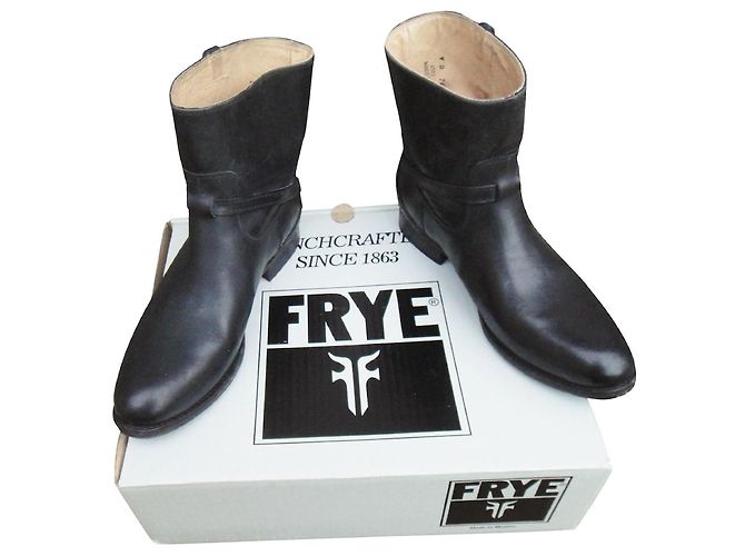 Frye Lindsay Plate Short Black Leather Ankle Boots
