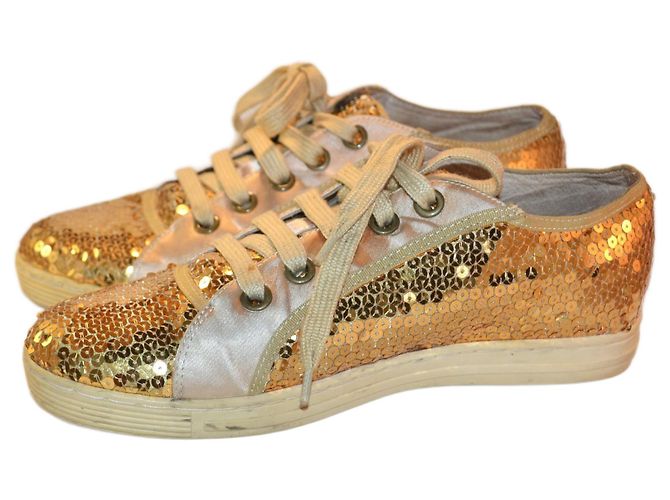 Baskets Moschino à sequins dorés