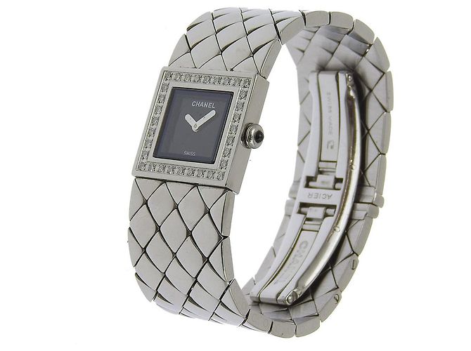 Reloj de Cuarzo Chanel Matelassé de Acero Inoxidable con Bisel de Diamantes 19