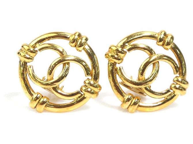 Timeless Pendientes de clip de metal dorado Chanel Coco Mark