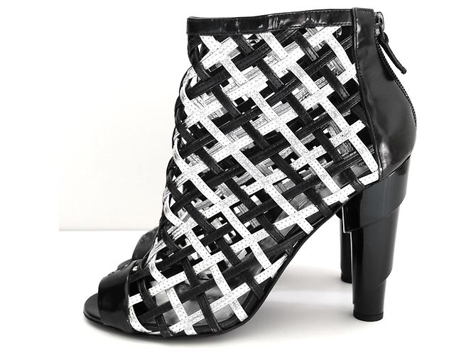 Stivaletti neri e argento a rete Chanel Resort 2009 Nero