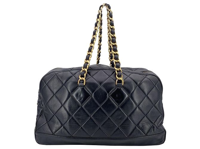 Timeless Chanel Vintage schwarze gesteppte Leder Reisetasche