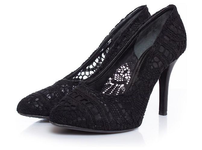 Dolce & Gabbana Lace pump in black.