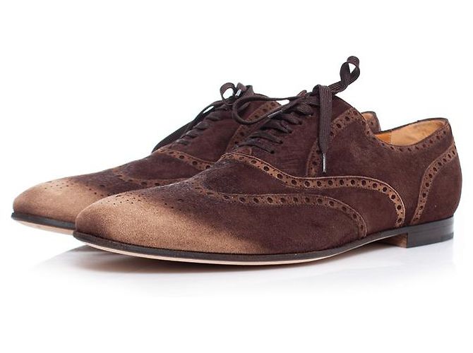 Derby in suede con punte leggere di Gucci. Marrone