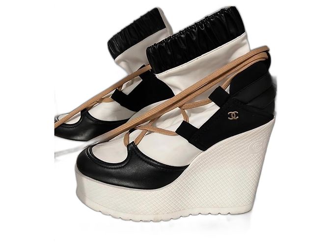Stivaletti con zeppa Chanel nero bianco pelle 38