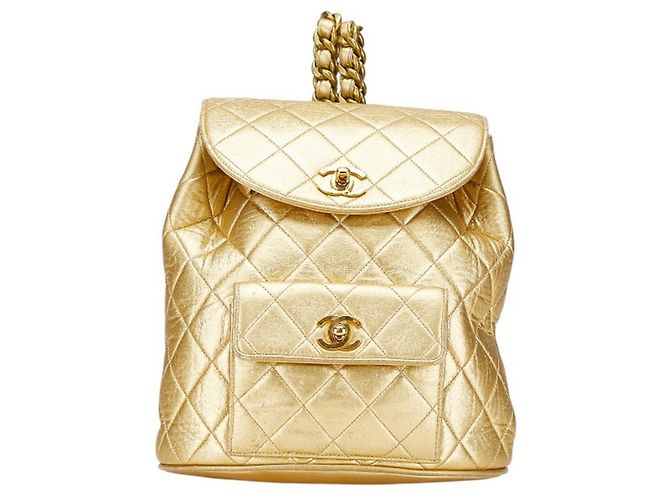 Mochila Matelassé Coco Mark da Chanel em Couro de Cordeiro Dourado